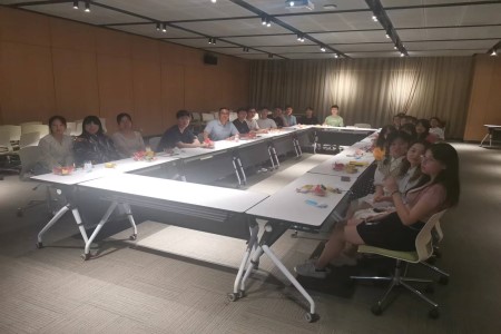 1652666672730064897.jpg 容志歡.jpg